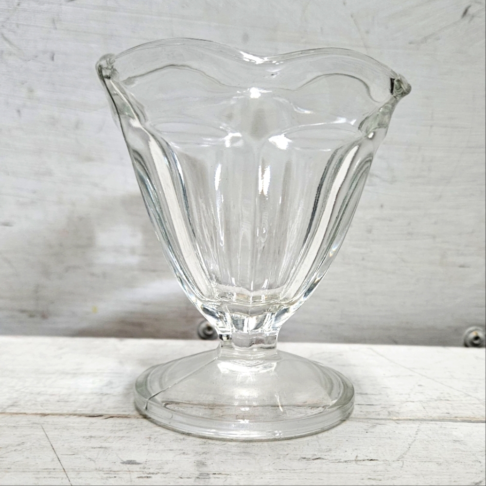 Small Footed Tulip Ice Cream Sundae Glass Cup Anchor Hocking Vintage
